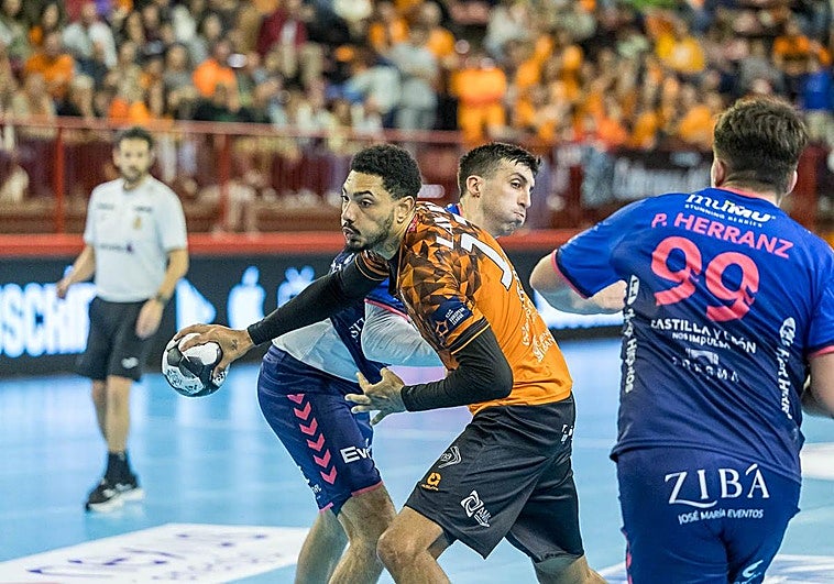 Monólogo naranja ante el Nava